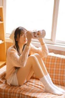 狂躁女人双腿流白色液体